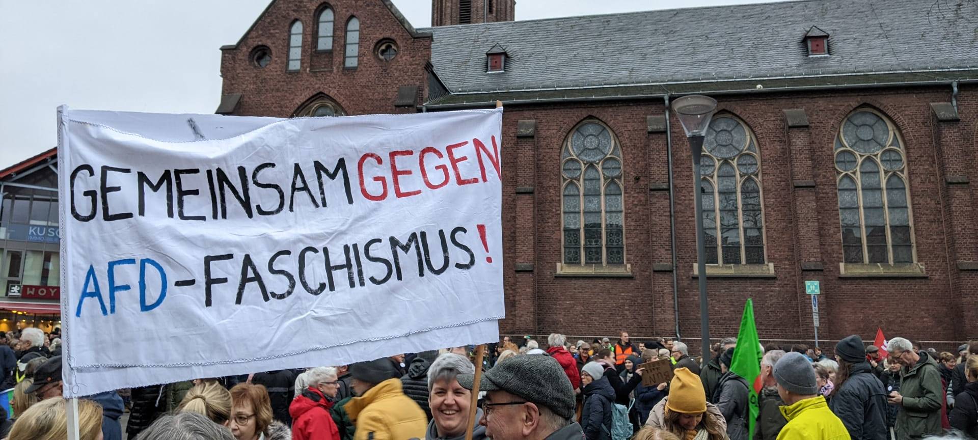 Knapp 1.000 Teilnehmer bei Hildener Demo