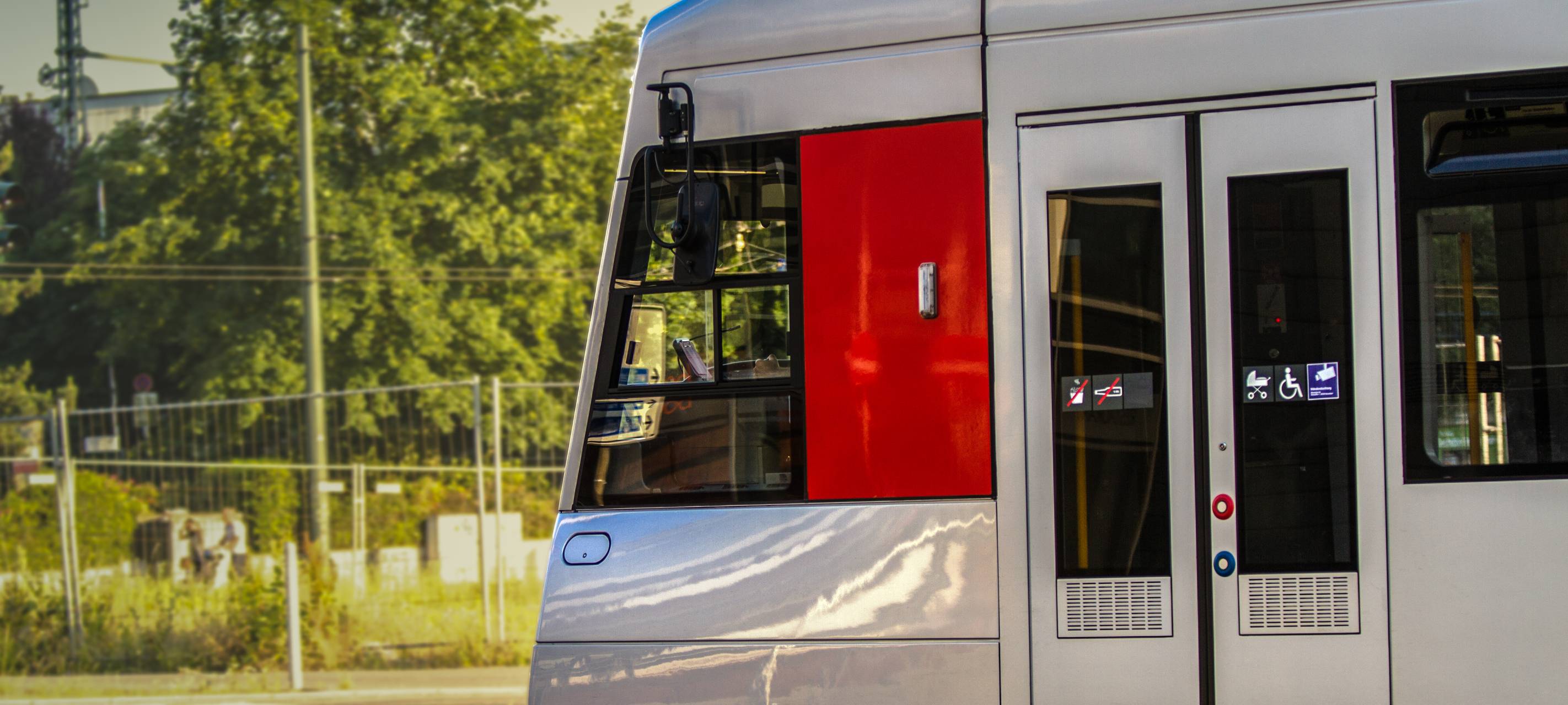 Straßenbahnen prallen in Düsseldorf zusammen