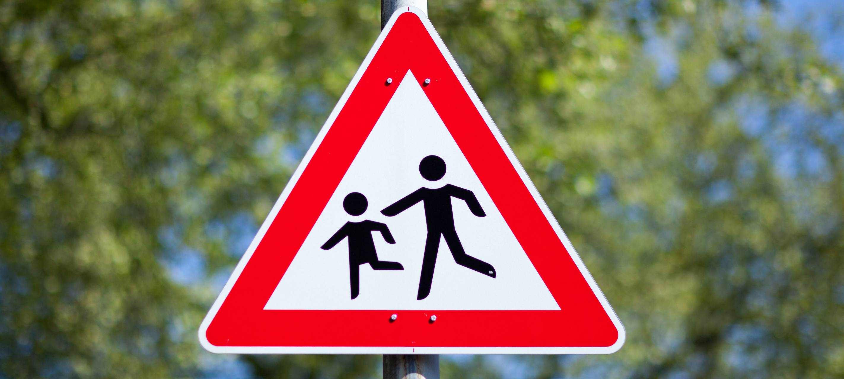 Erstklässler für sicheren Schulweg ausgerüstet