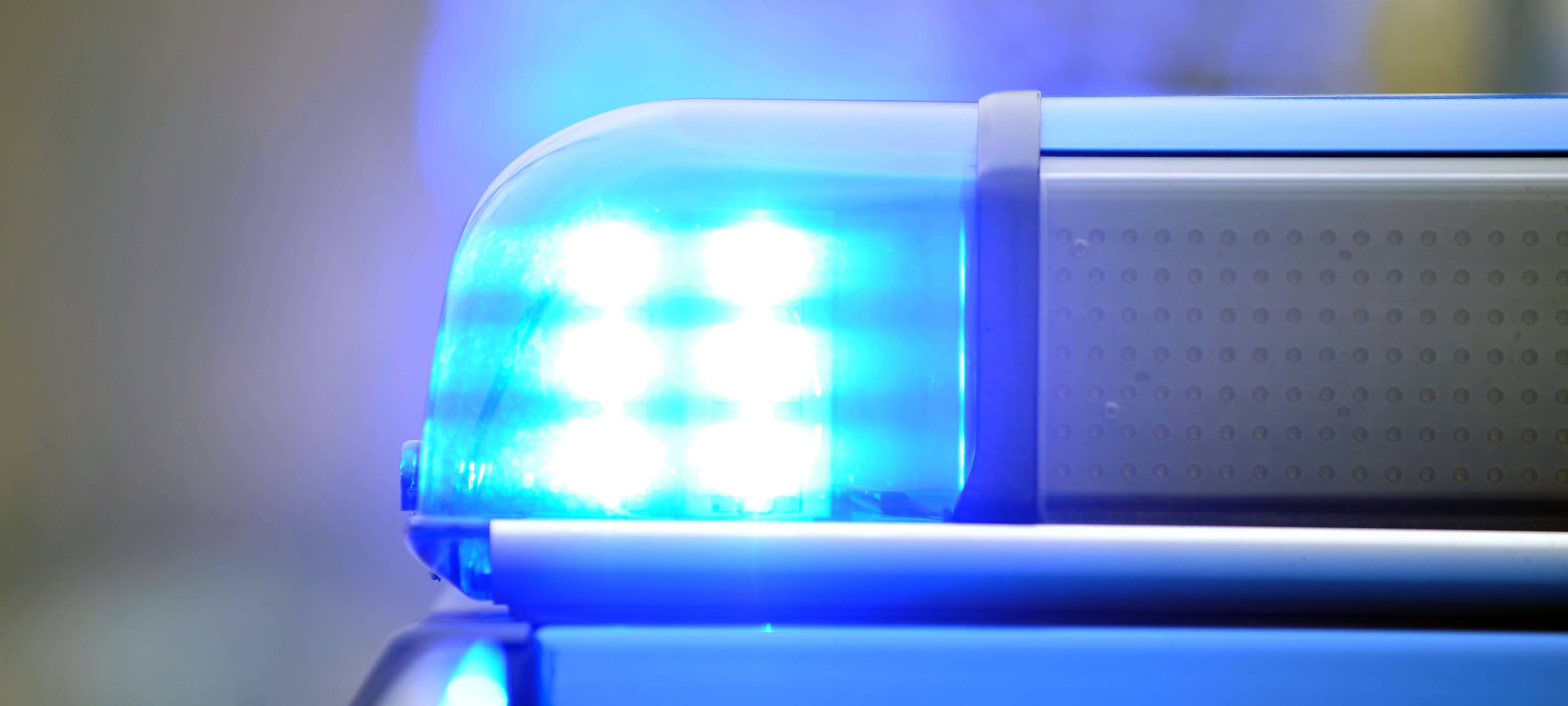 FW Ratingen: Schwerverletzte Person bei Brand in