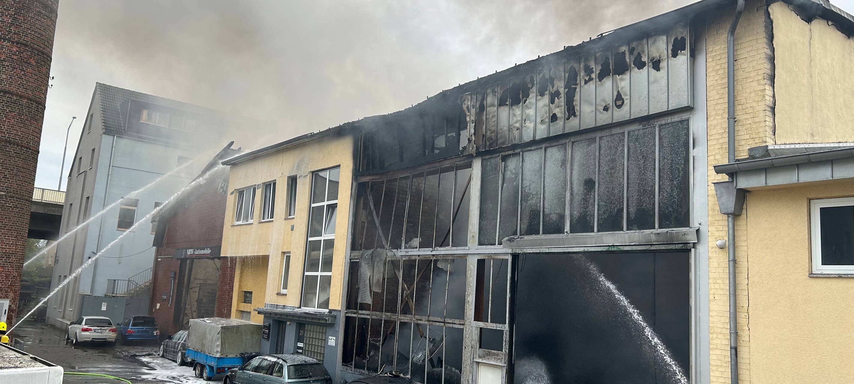 Ratingen: Polizei sucht nach Hinweisen nach Brand in einer KFZ-Werkstatt