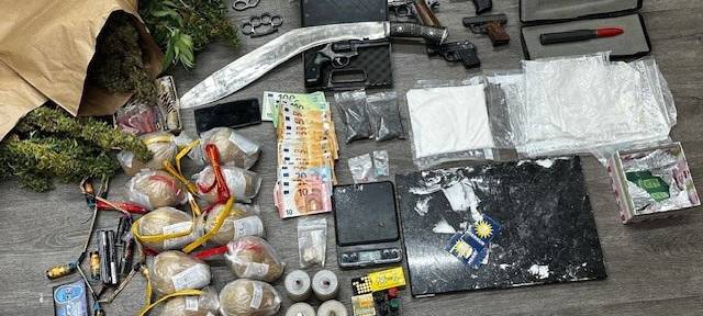 Düsseldorf: Drogen, Waffen und Diebesgut sichergestellt