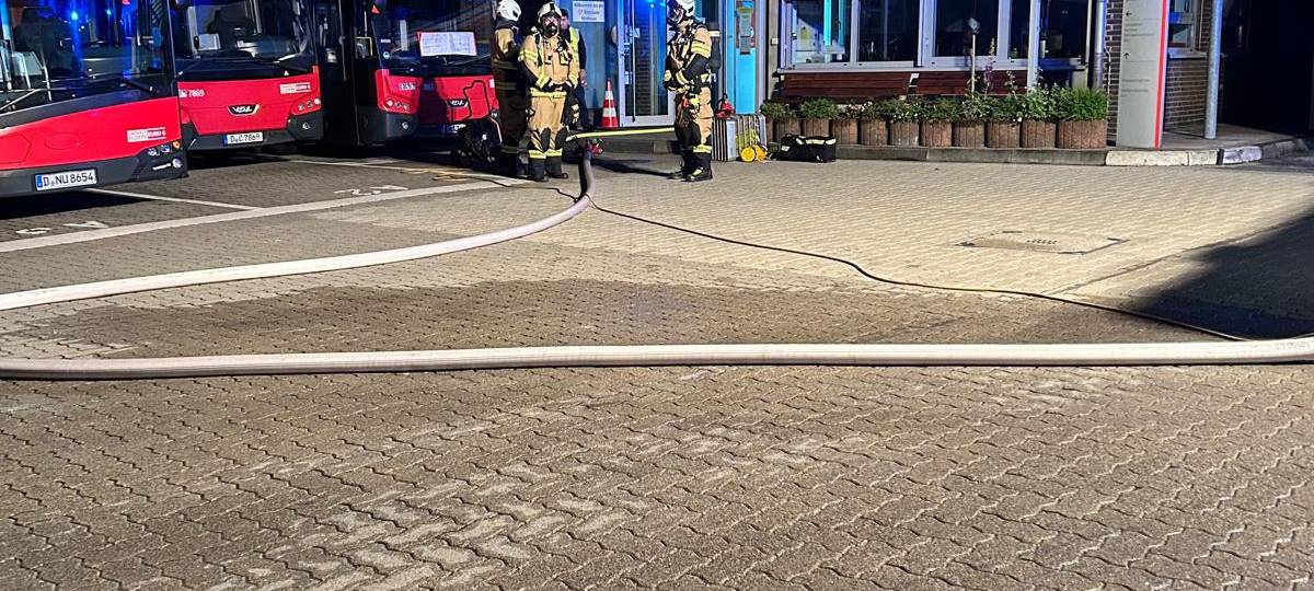 Mettmann Kurzschluss in Busdepot sorgt für Großeinsatz