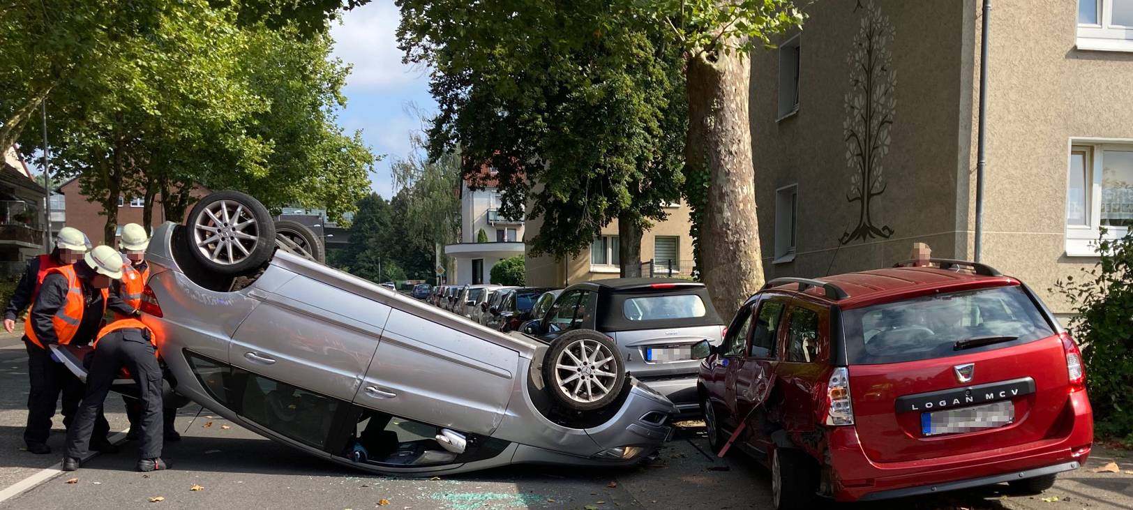 Schwerer Unfall in Erkrath wegen Wespe im Auto