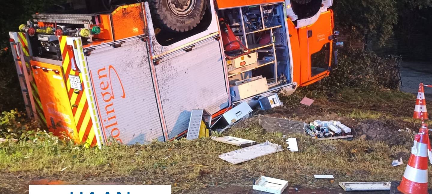 Löschfahrzeug überschlägt sich