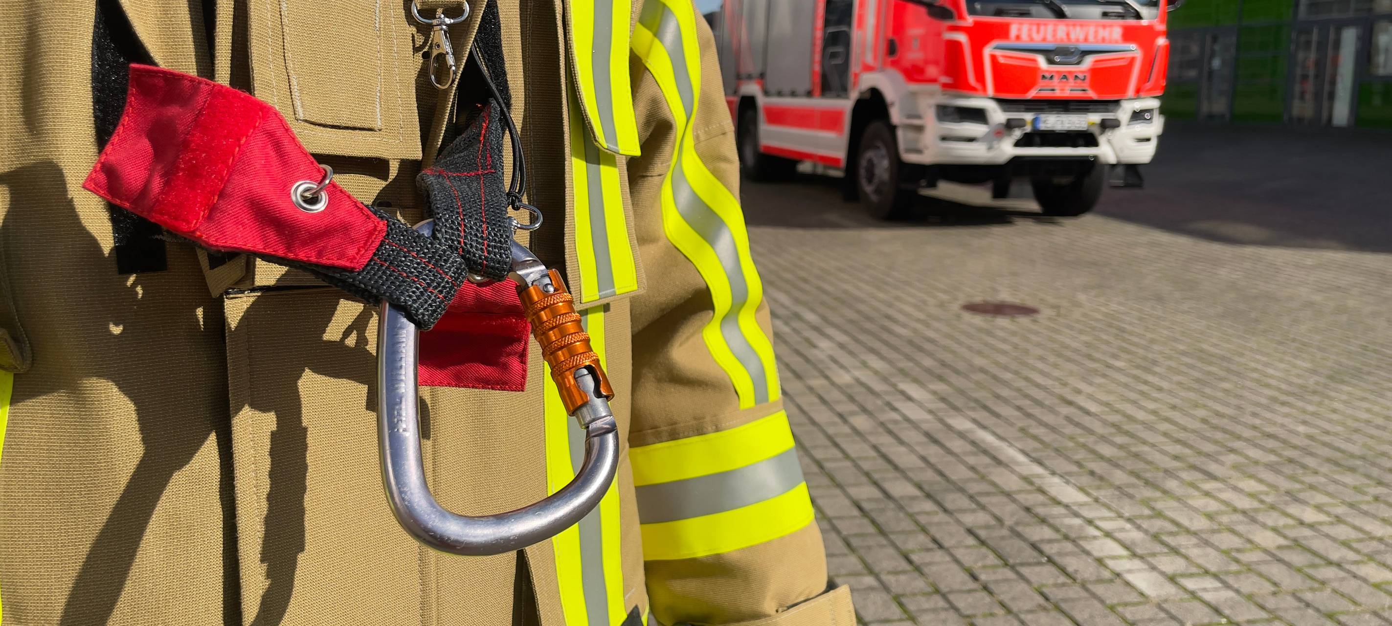 Neue Einsatzkleidung für Langenfelder Feuerwehr