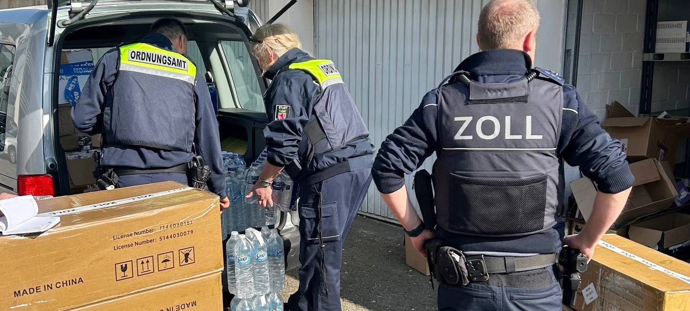 Zoll und Polizei kontrollieren Gewerbe in Langenfeld