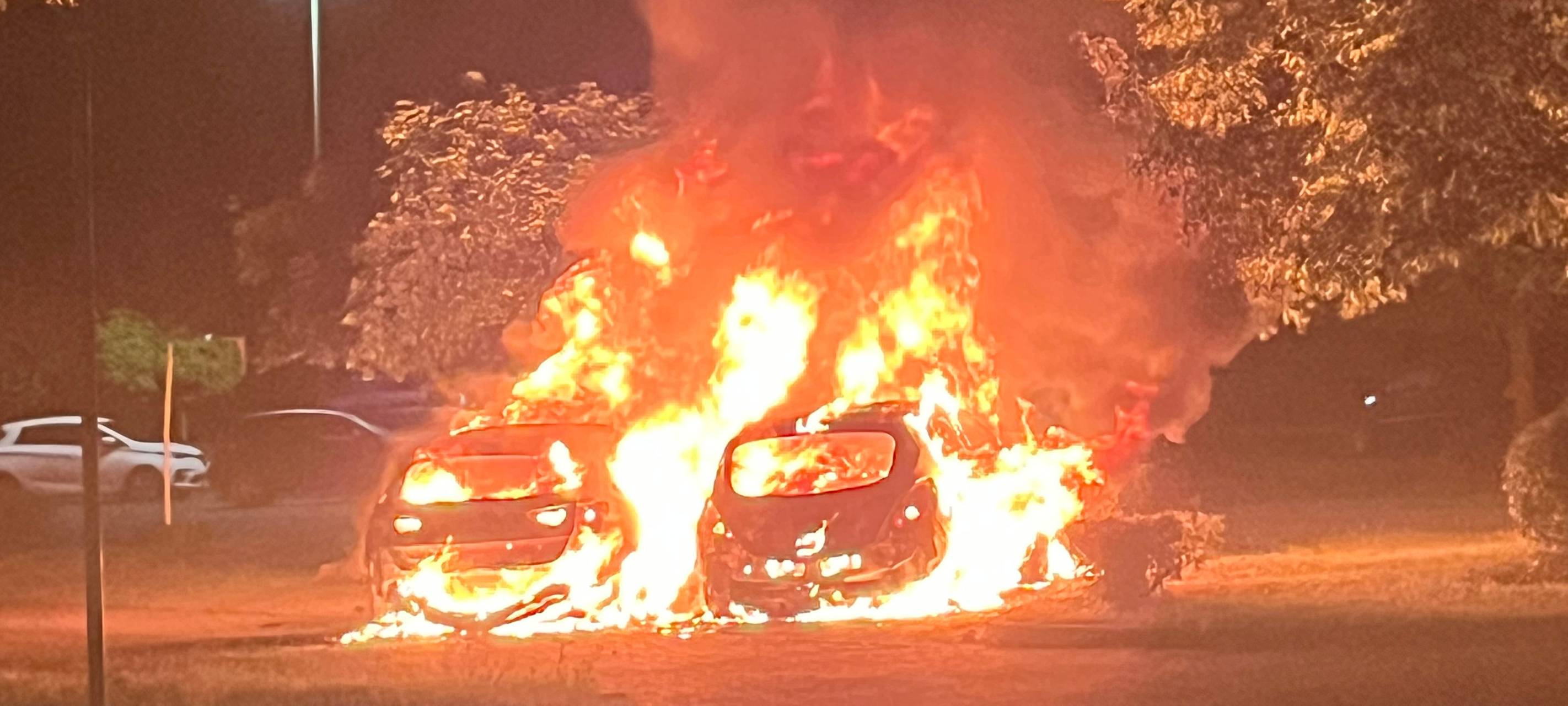 Zwei Autos am Bhf Hochdahl-Millrath ausgebrannt