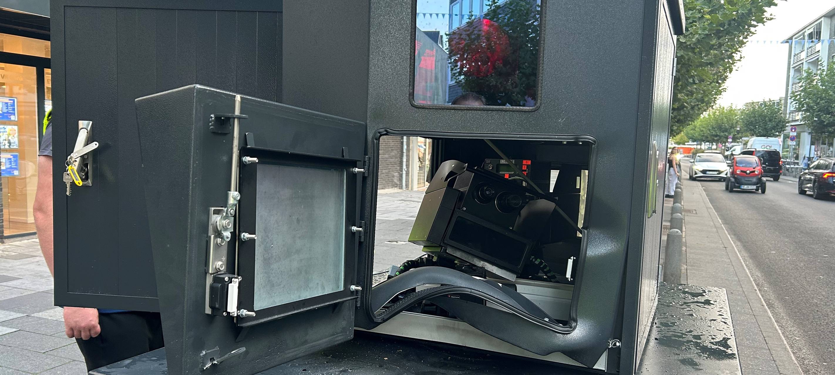 Langenfeld: Neuer Blitzer durch Explosion zerstört