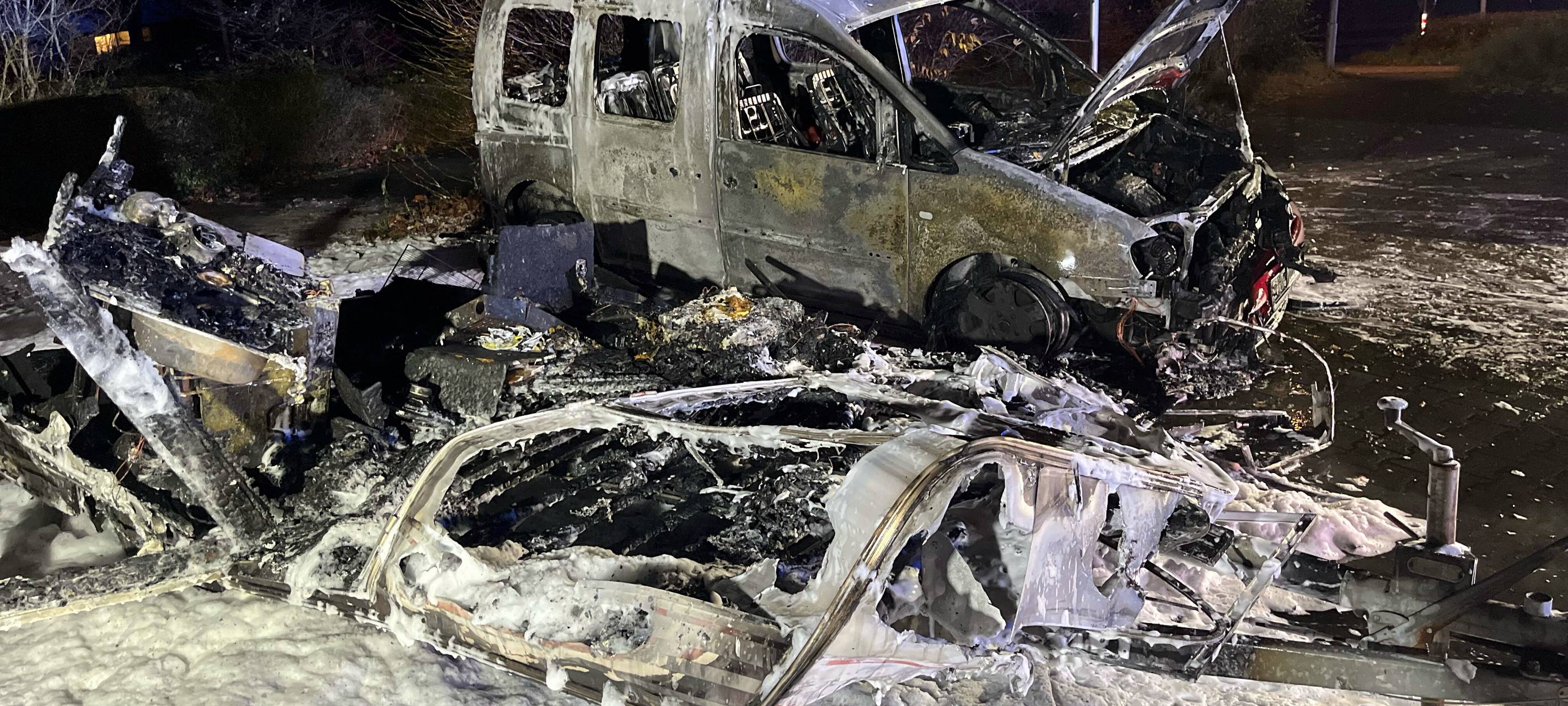 Fahrzeugbrände in Monheim