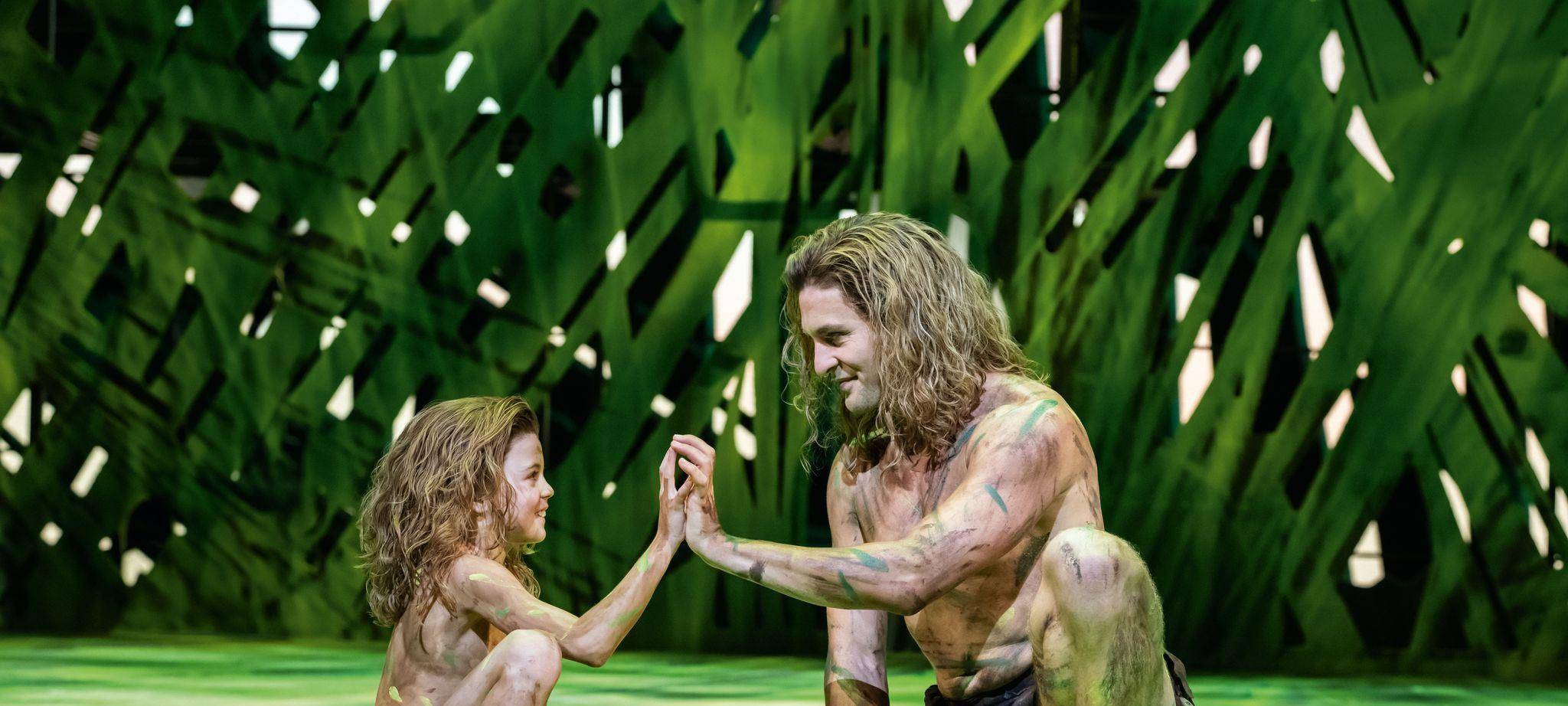 Alexander Klaws fliegt mit Sohn Lenny durch den Dschungel