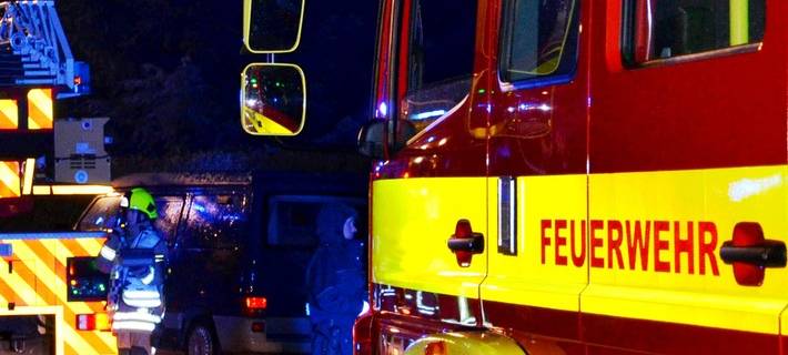 Symbolbild: Feuerwehreinsatz in der Nacht