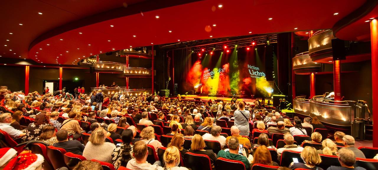 Lichtblicke Weihnachtskonzert: Über 165.000 Euro für den guten Zweck! - Michael Patrick Kelly hautnah