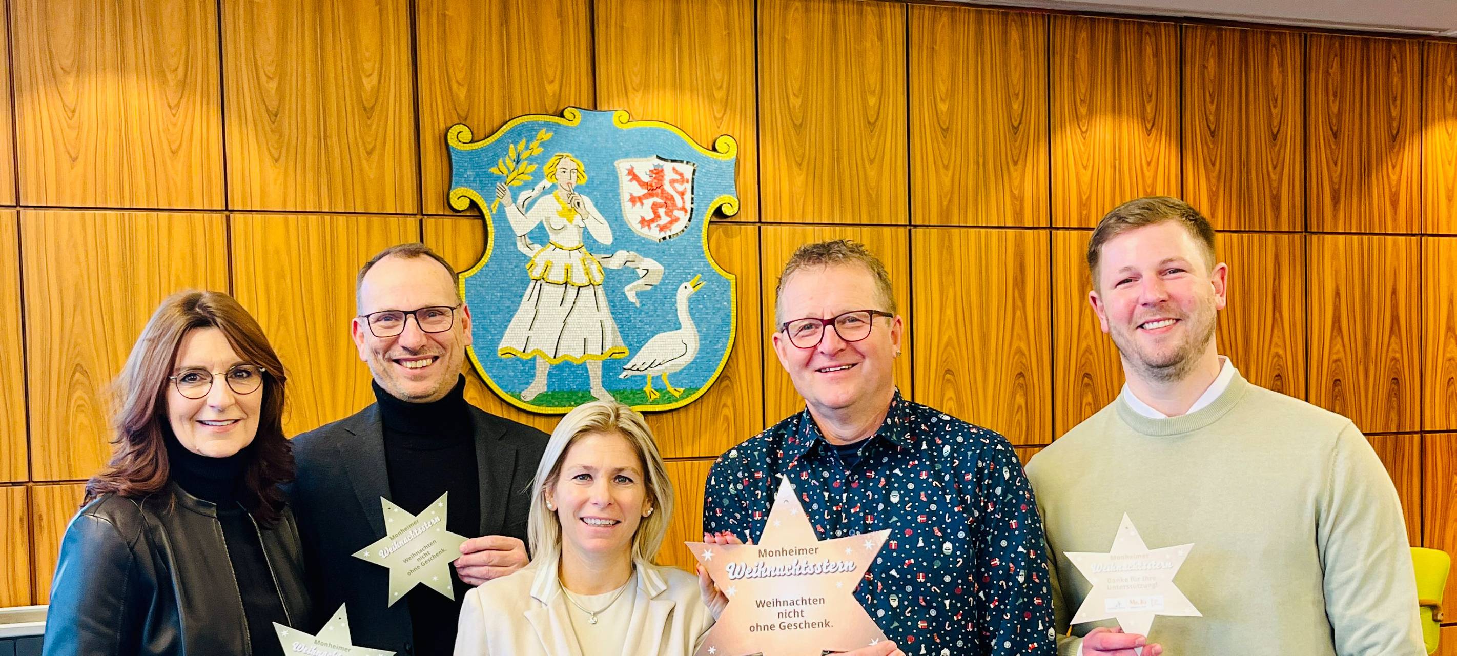 Monheimer Unternehmen spenden für Weihnachtsaktion