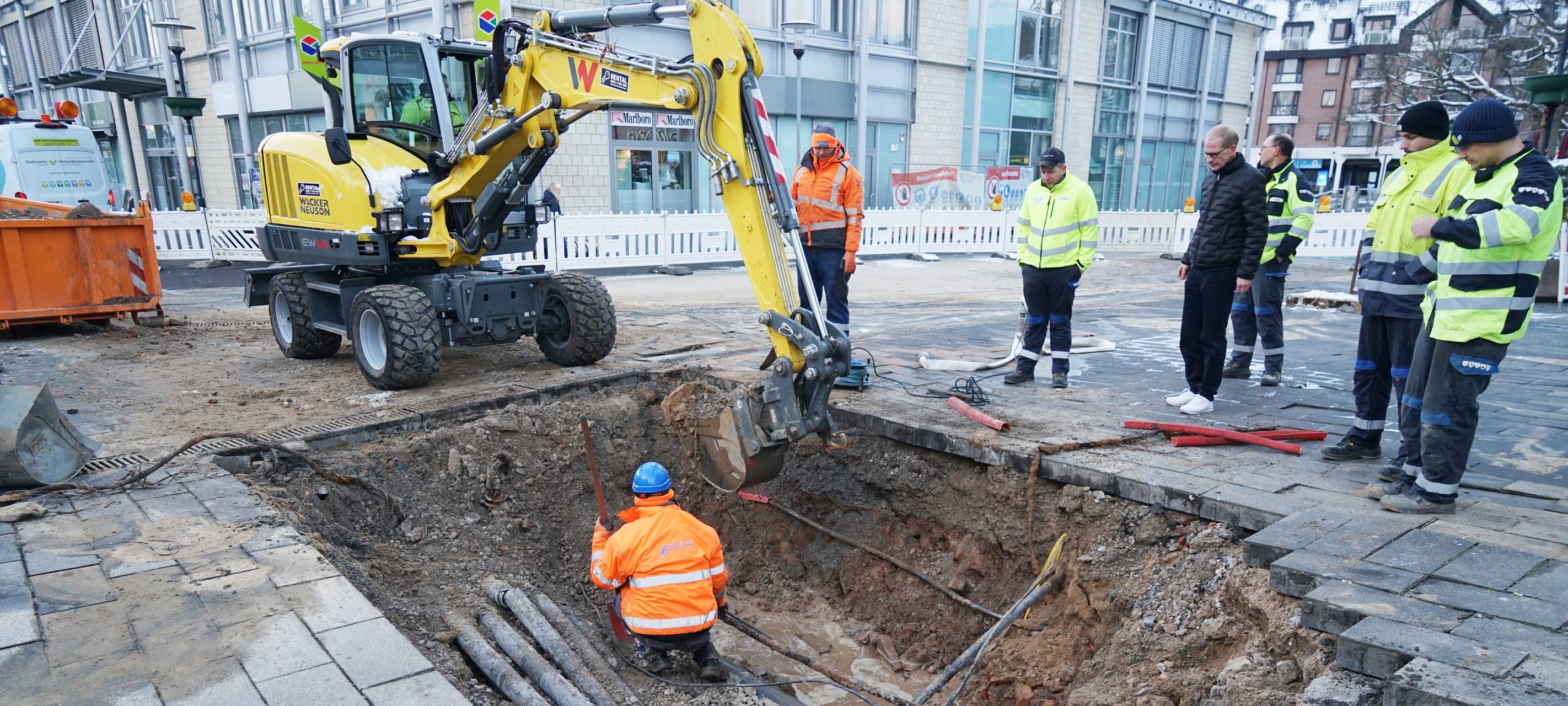 Wasserrohrbruch in der Langenfelder Fußgängerzone