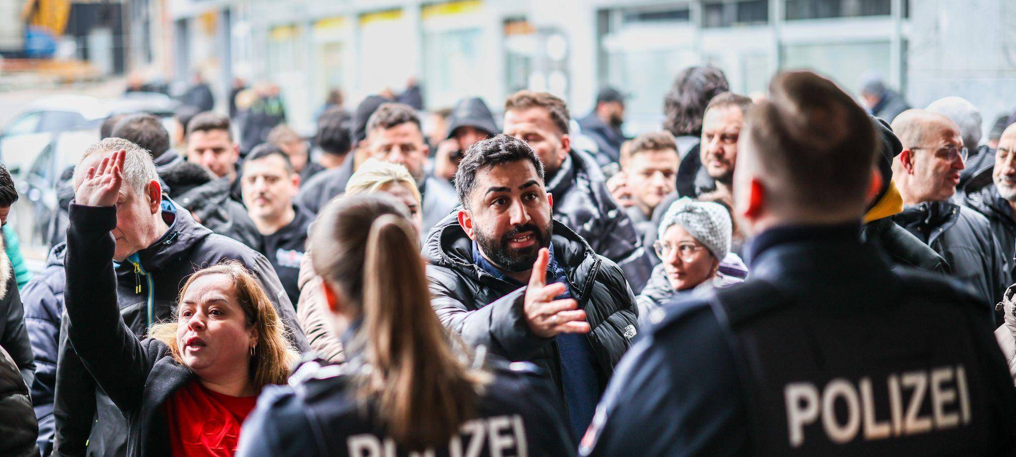 Nach Bankeinbruch - Tresorraum mit Bohrer aufgebrochen