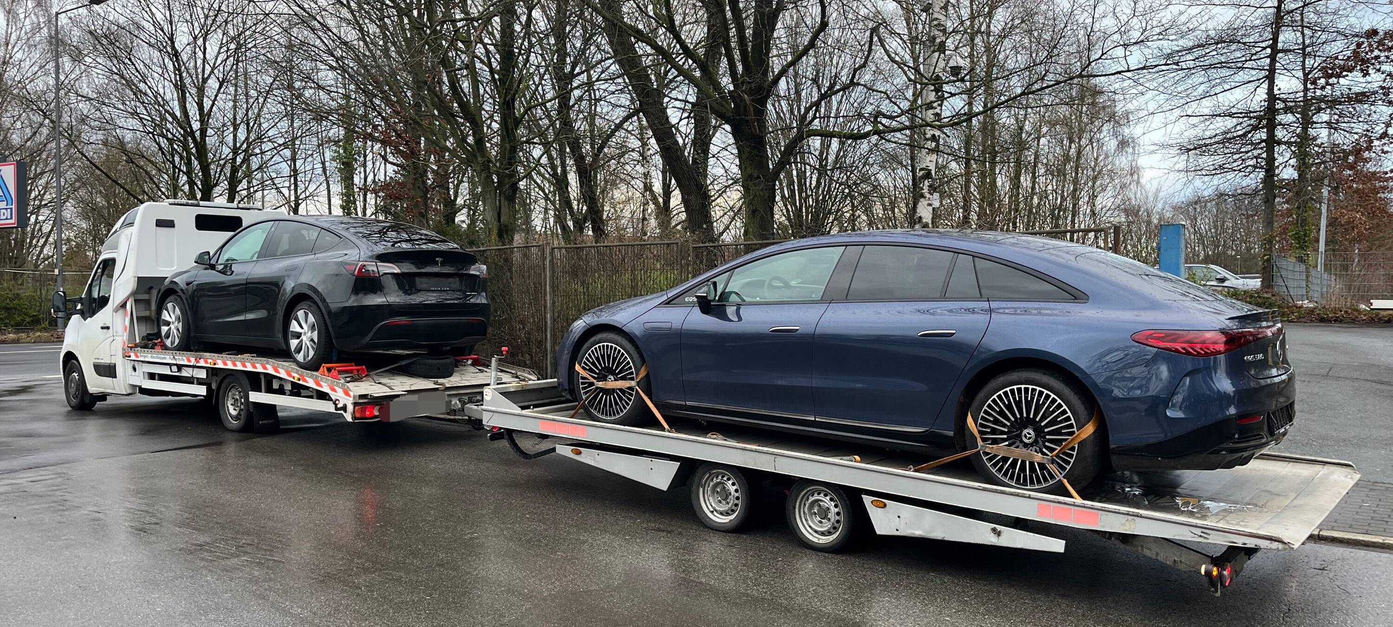 Überladener Autotransporter