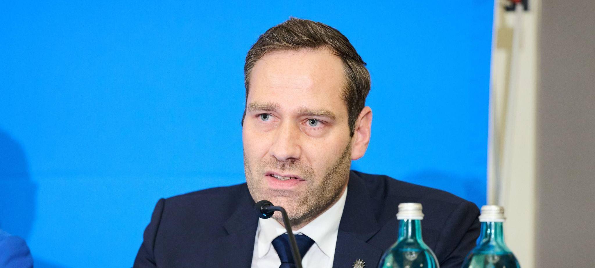 Taser für die Polizei - GdP-Bundesvorsitzender Jochen Kopelke