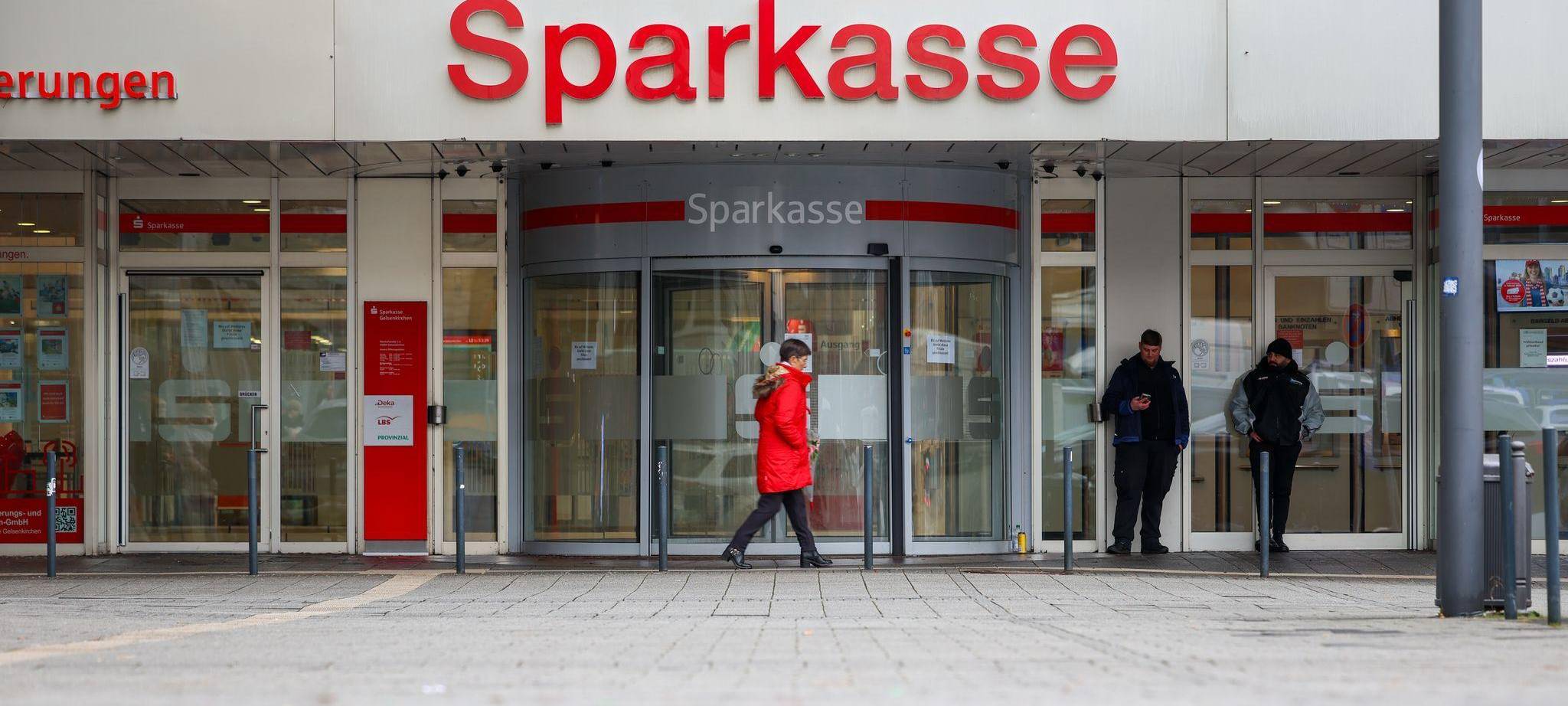 Sparkasse öffnet wieder - Schließfächer weiterhin zu