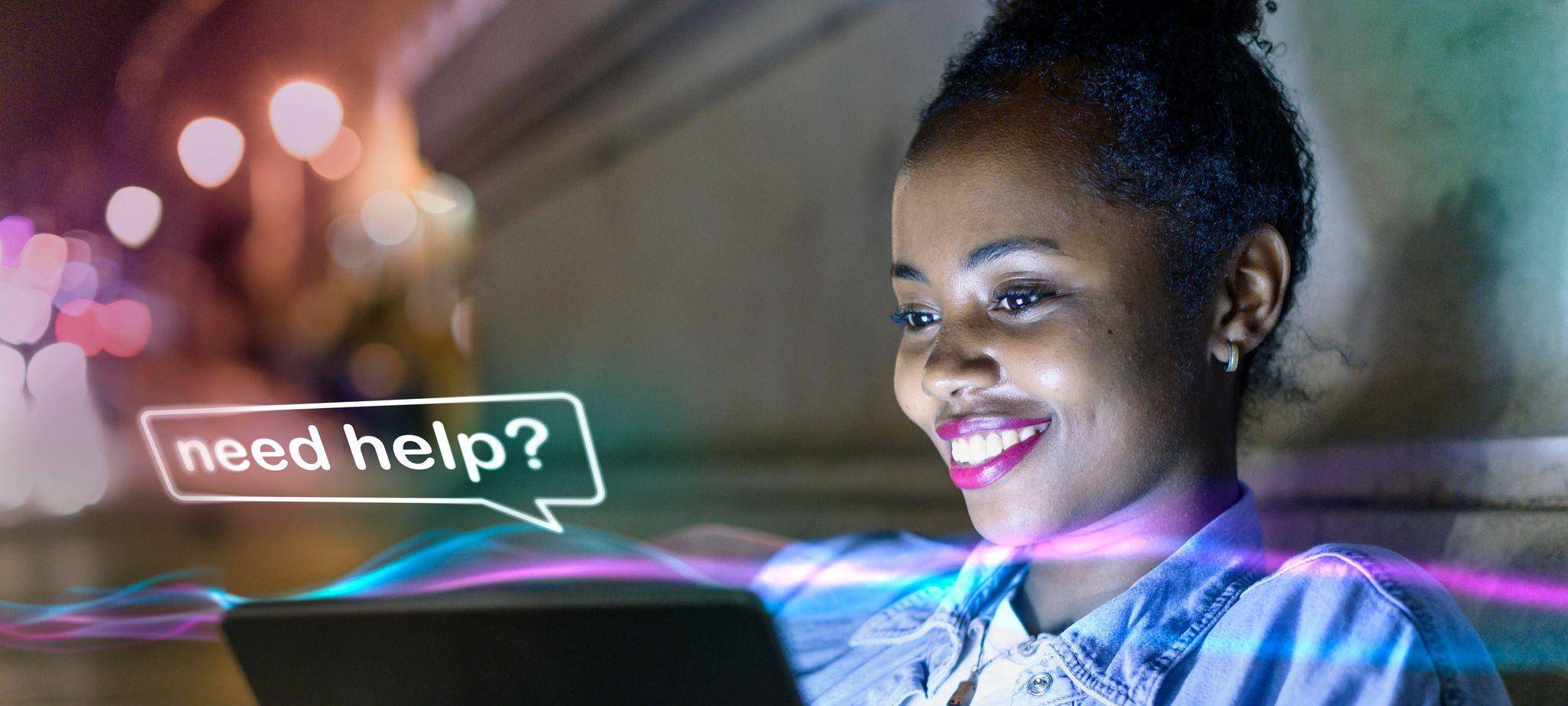 Junge Frau nutzt KI am Tablet