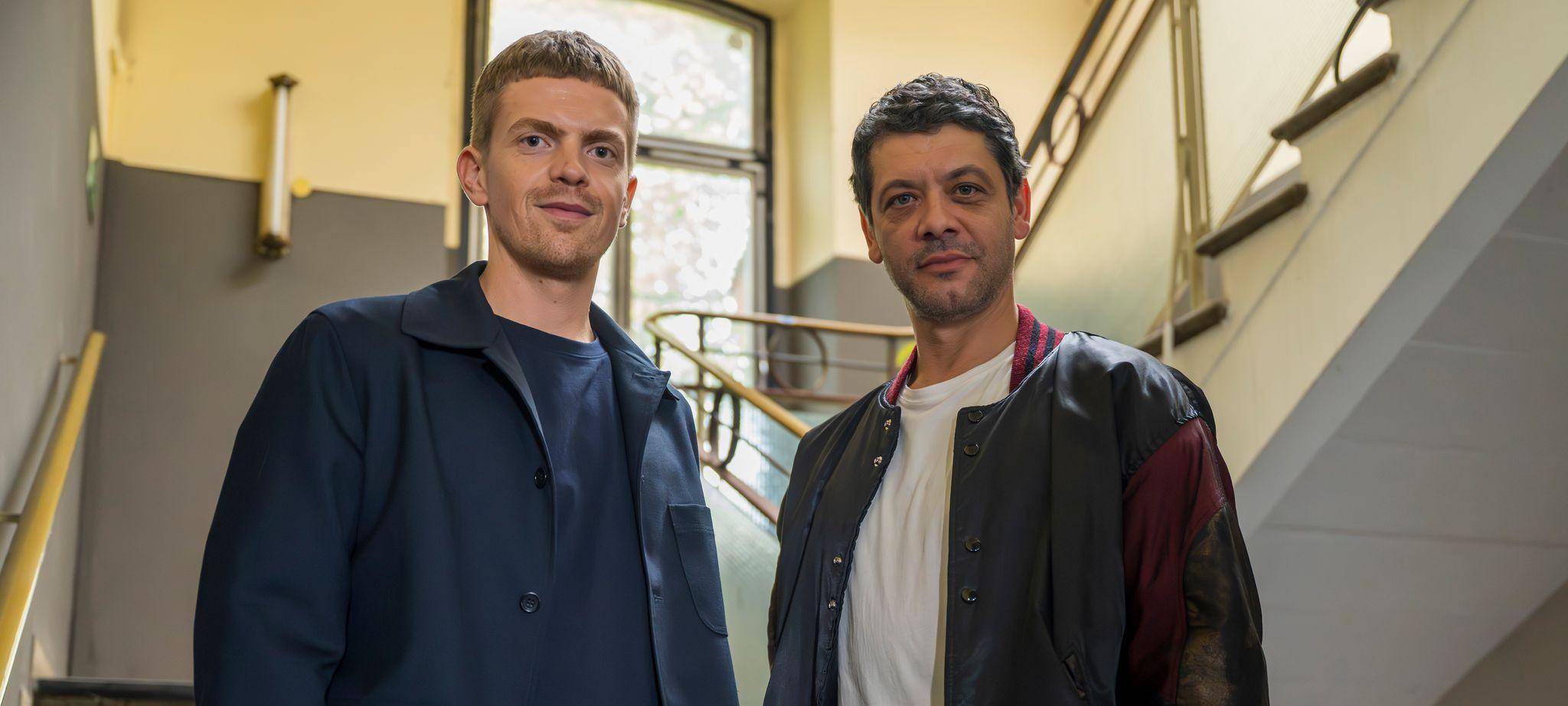 Tatort-Team Ferdinand Hofer und Carlo Ljubek am Set