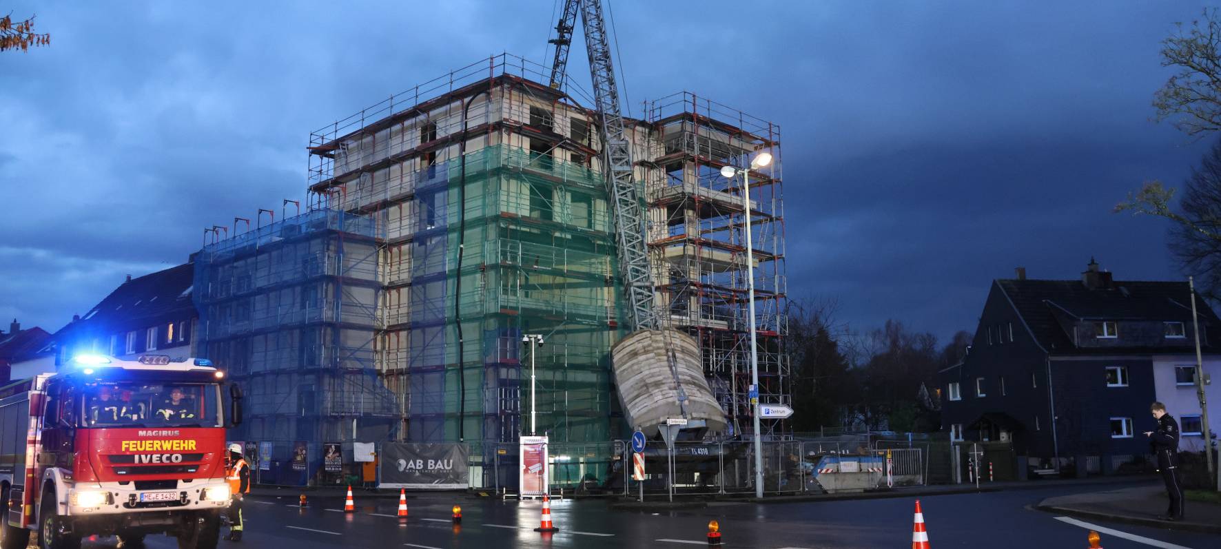 Erkrath: Tonnenschwerer Baukran umgestürzt