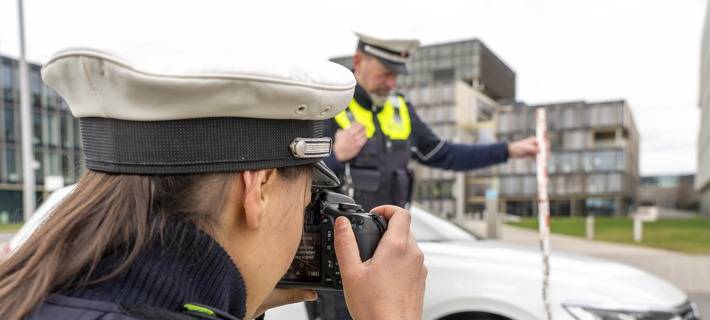 Symbolbild: Die Polizei ermittelt wegen einer Verkehrsunfallflucht