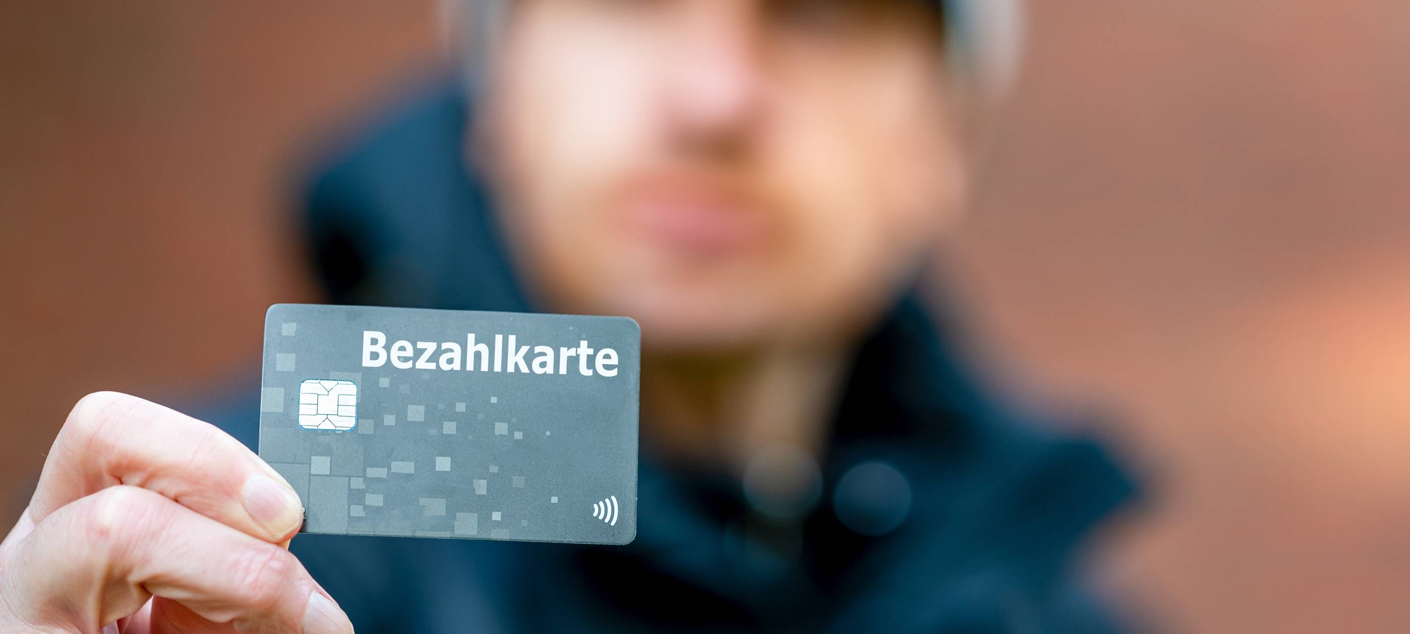 Mettmann: Rat entscheidet über Bezahlkarte für Geflüchtete