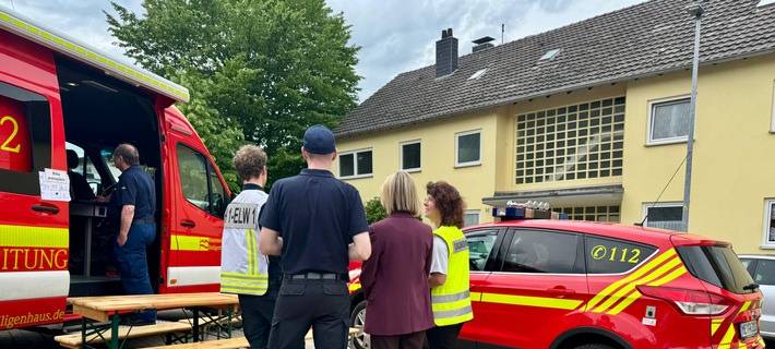 Die Maßnahmen von Feuerwehr und Technischem Hilfswerk an der Kettwiger Straße in Heiligenhaus dauerten bis zum Folgetag am Sonntag bis 15:00 Uhr an. (Foto: Feuerwehr Heiligenhaus)