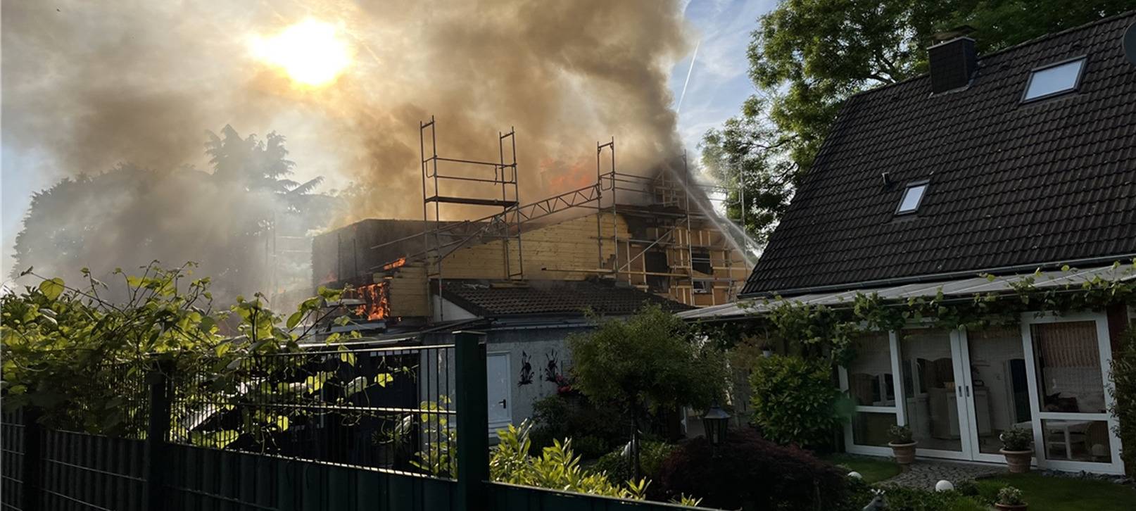 Schwerer Wohnhausbrand in Langenfeld