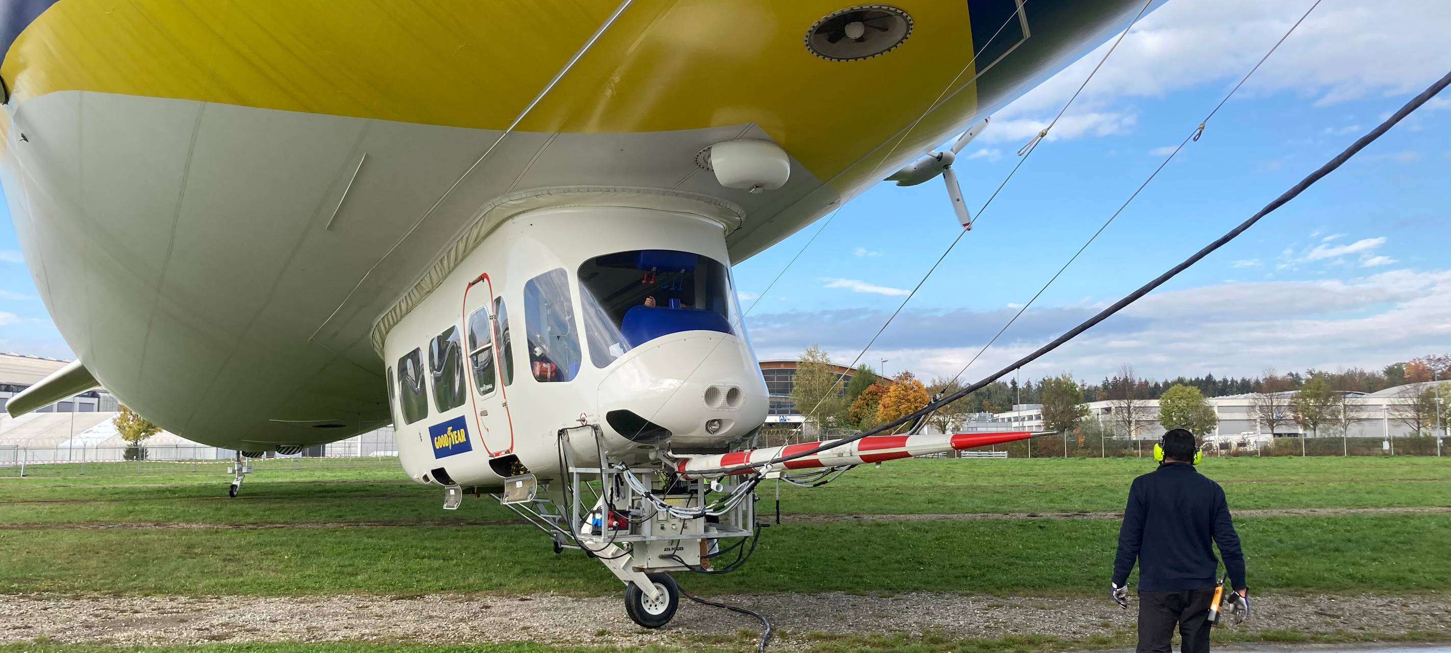 Spezieller Zeppelin unterwegs
