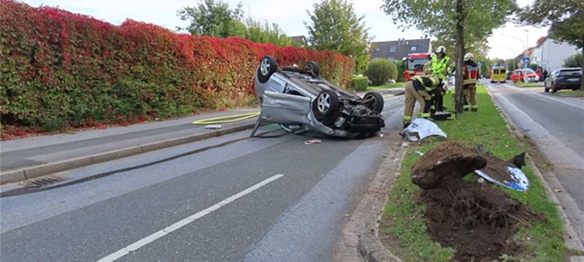 Auto überschlägt sich bei Unfall in Wülfrath