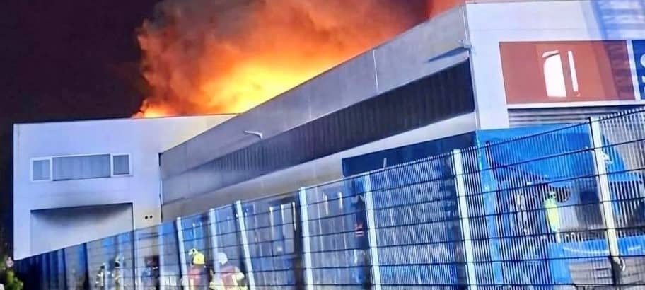 Viele Sturm-Einstätze und Lagerhallen-Brand am Wochenende